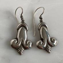 Load image into Gallery viewer, Hector Aguilar Floral Mexican Silver Earrings