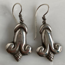 Load image into Gallery viewer, Hector Aguilar Floral Mexican Silver Earrings