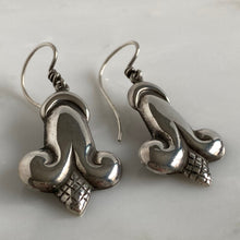 Load image into Gallery viewer, Hector Aguilar Floral Mexican Silver Earrings