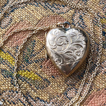 Load image into Gallery viewer, Vintage Heart 9K/14K Locket Pendant Necklace
